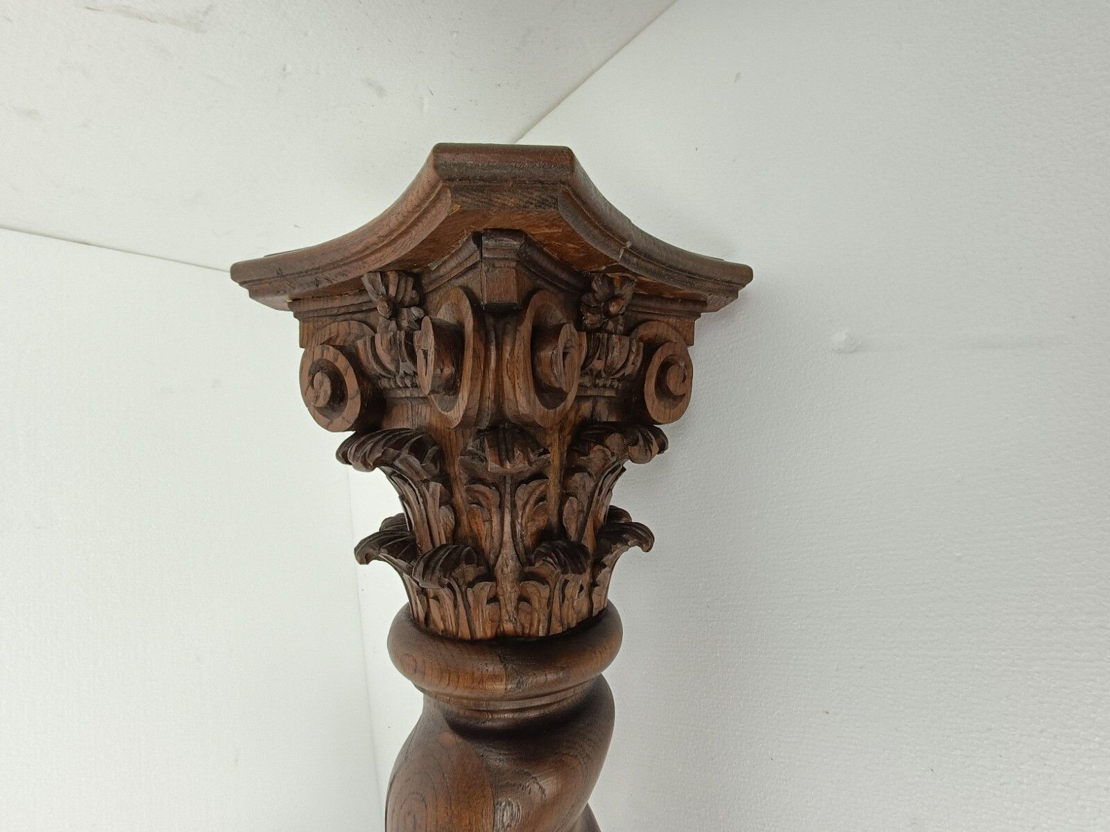 photo for sale Exquisite Barley Twist  Wooden Pillar Pedestal Display Side Occasional  Table Bo