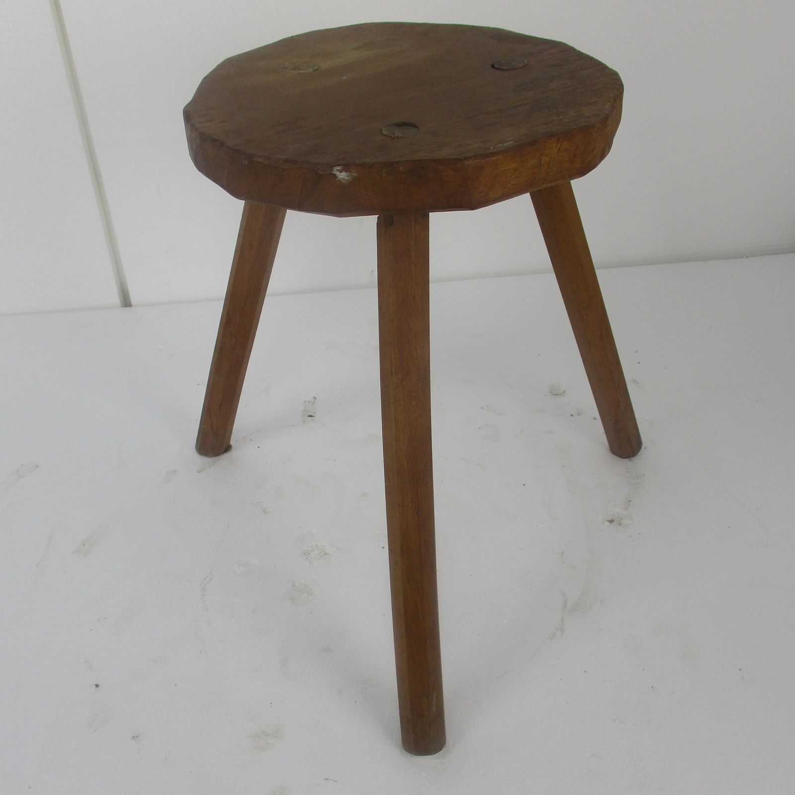 Hand Carved Wood Tripod Milking Stool Pedestal Table Pedestal Barn Style Funky photo 110.0