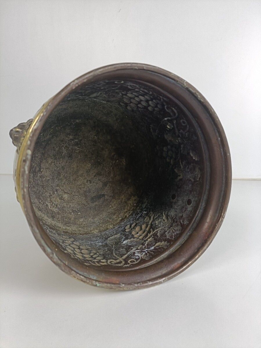 Ornate Brass Planter Flower Pot Jardiniere Embossed Antique Grapes Cachepot photo vintage