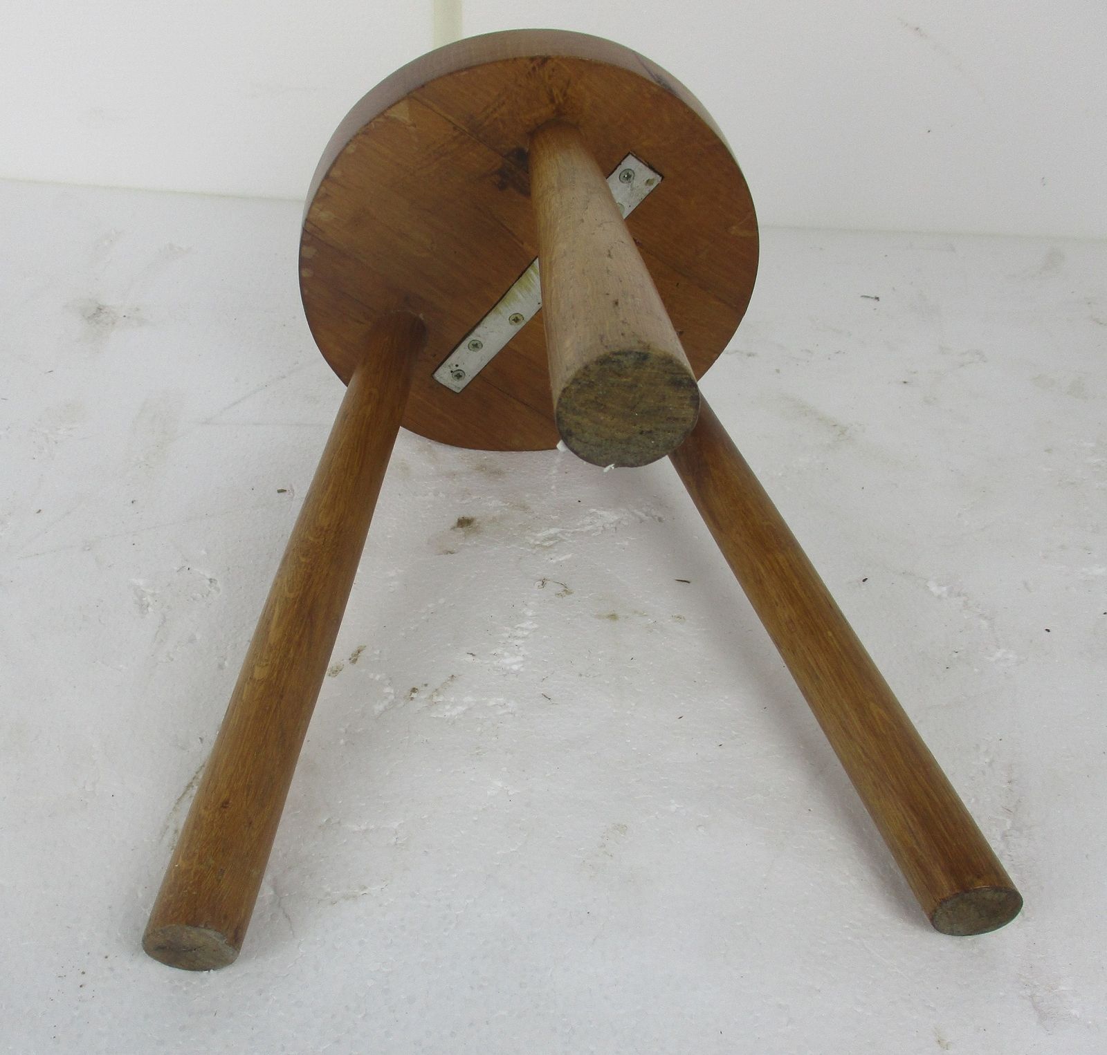 Vintage Hand Carved Wood Tripod Milking Stool Pedestal Table Pedestal Barn Style photo 81.0