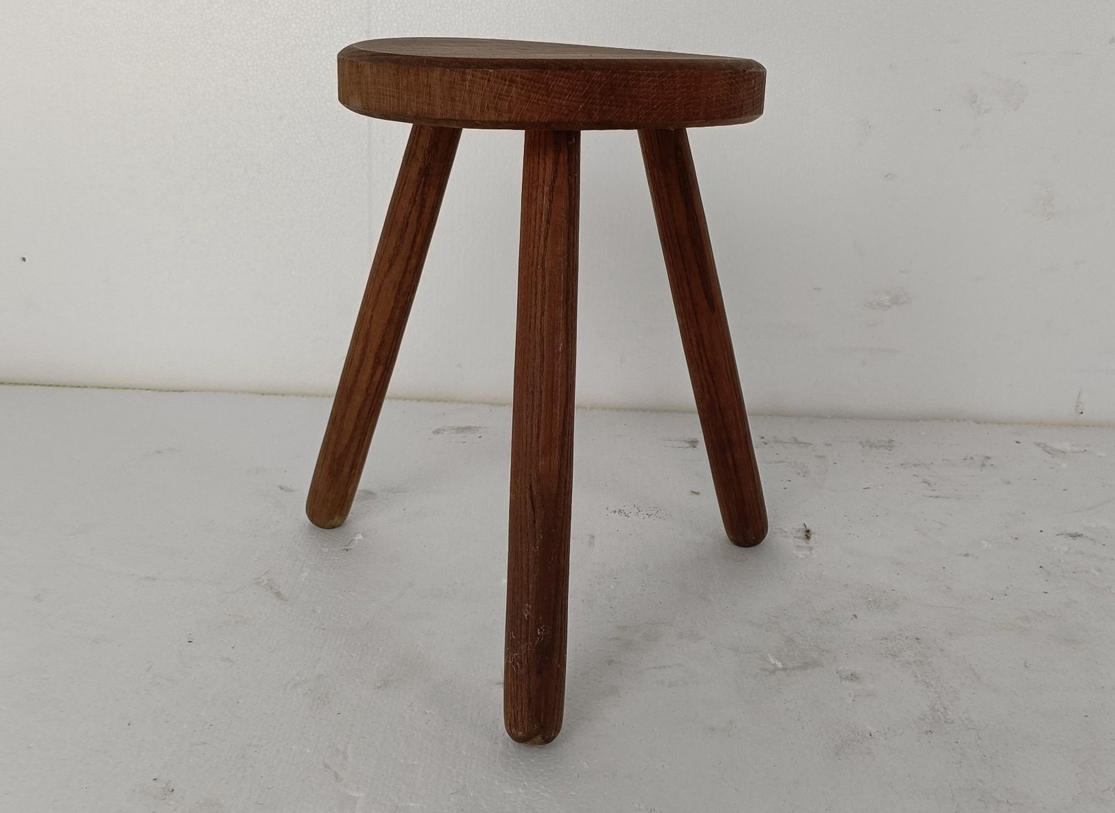 Vintage Hand Carved Wood Tripod Milking Stool Pedestal Table Pedestal Barn Count photo 121.0