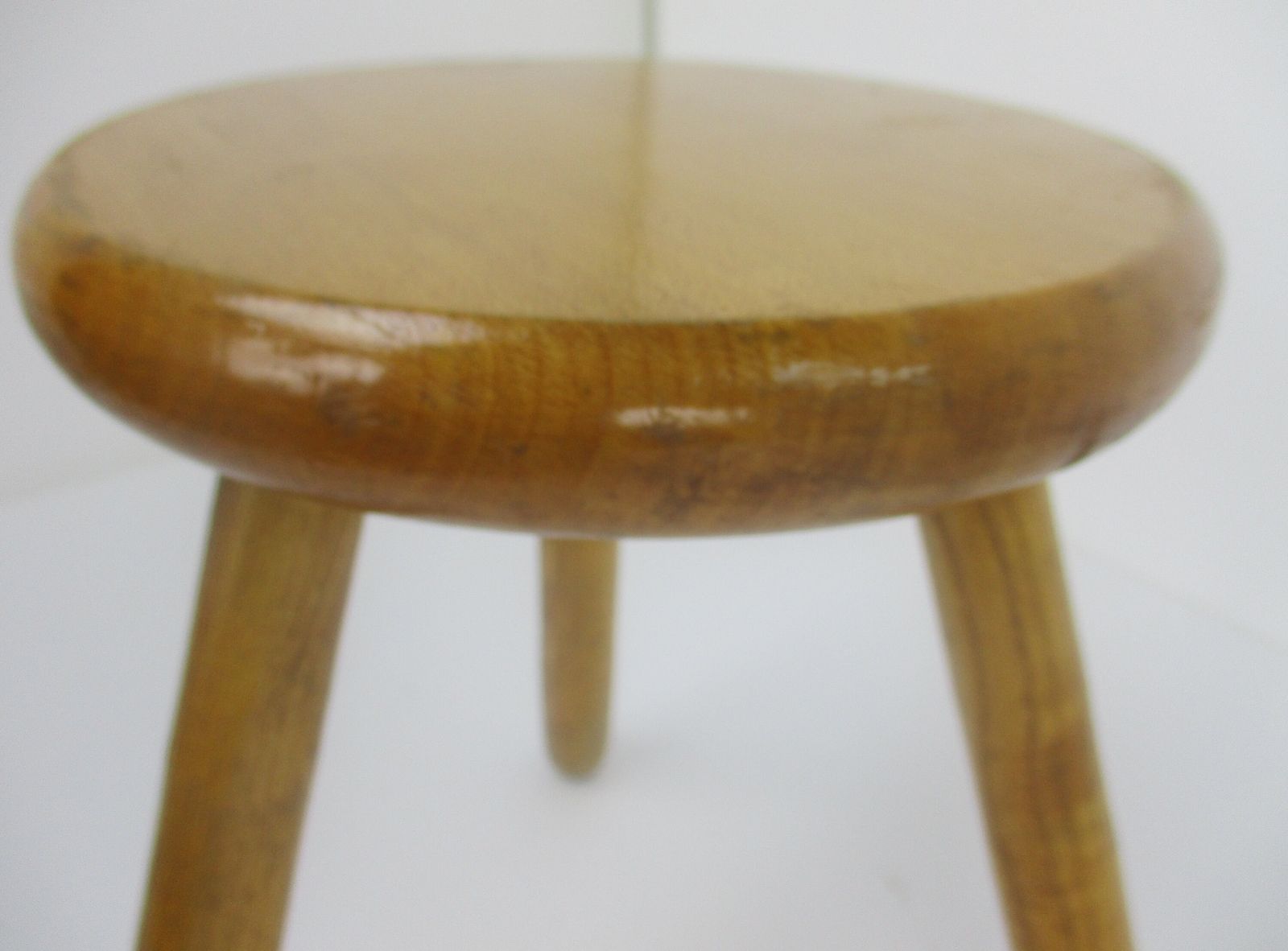 Hand Carved Wood Tripod Milking Stool Pedestal Table Pedestal Barn Style Funky photo 101.0