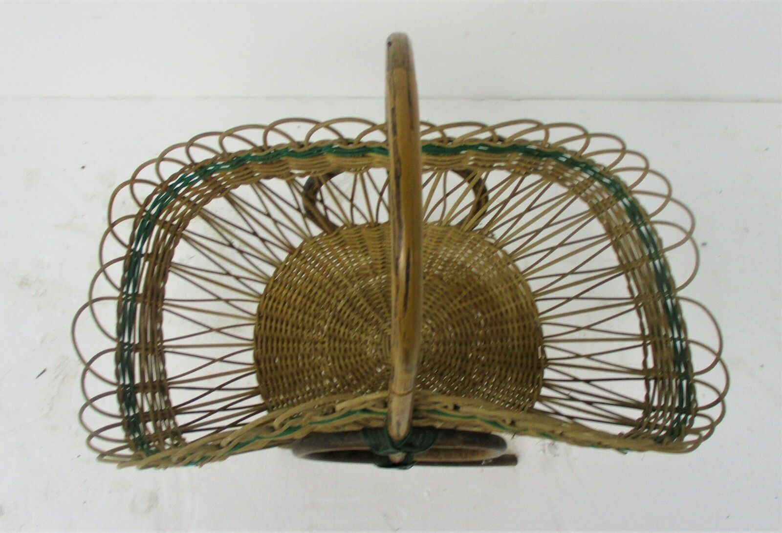Vintage Rattan Wicker Magazine Newspaper Basket Rack Hobo Chick Barn Country photo 141.0