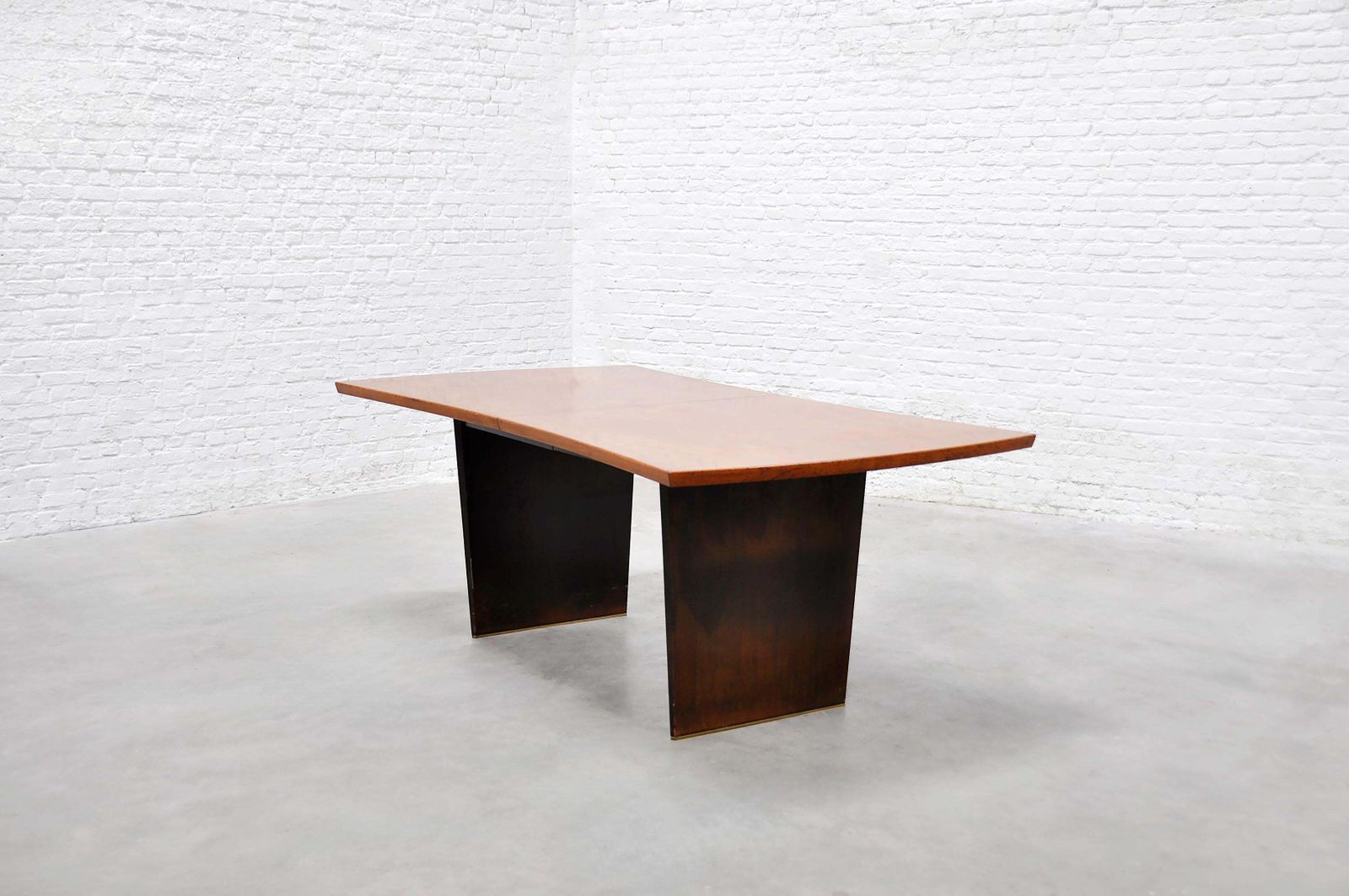 Mid Century “Bow‑Tie” Dining Table By Harvey Probber, Inc 1955, Teak & Brass photo for sale