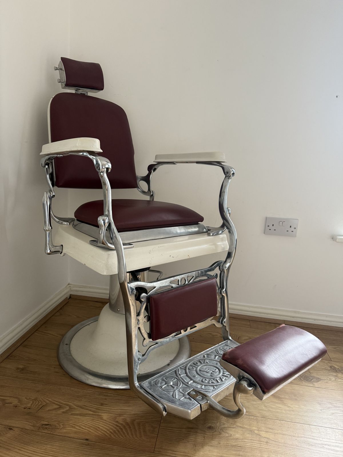 Gioia Catania Original Barber Chair Vintage