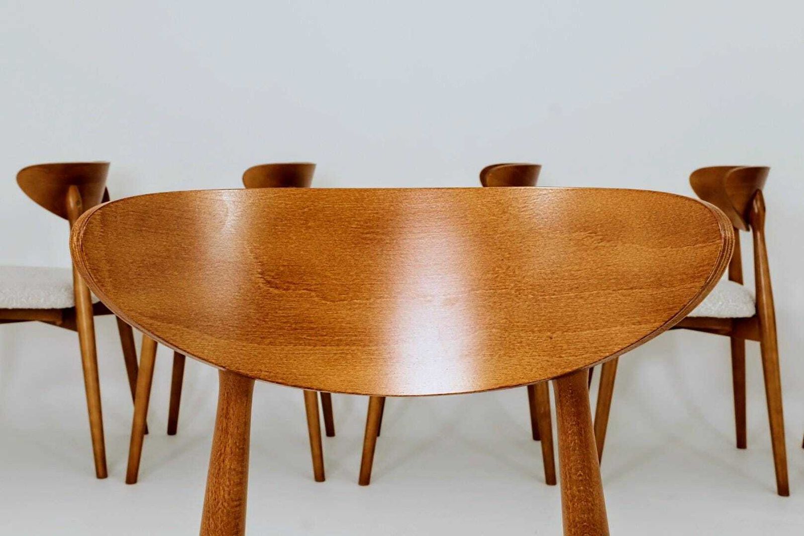 Set Of 6 Dining Chairs, Light Beech Wood, White Bouclè Fabric, Modern Design photo vinterior