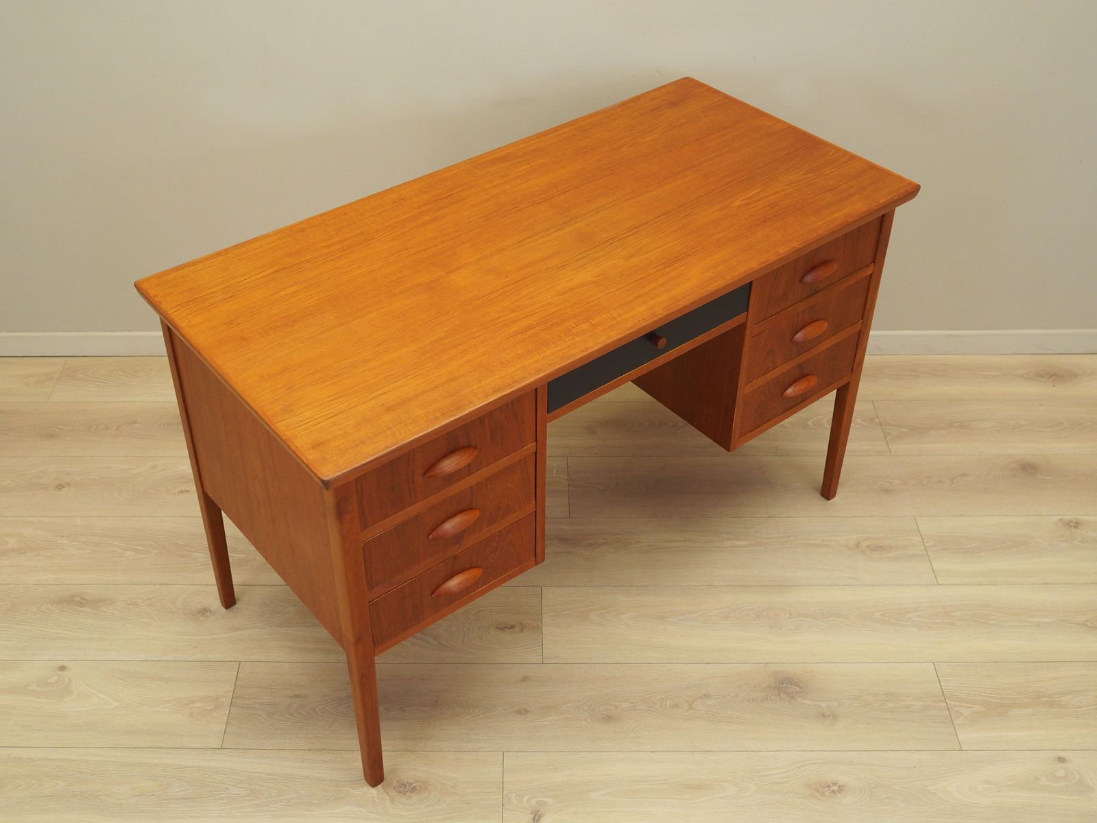 Teak Desk, Danish Design, 1970s, Production: Denmark photo vinterior