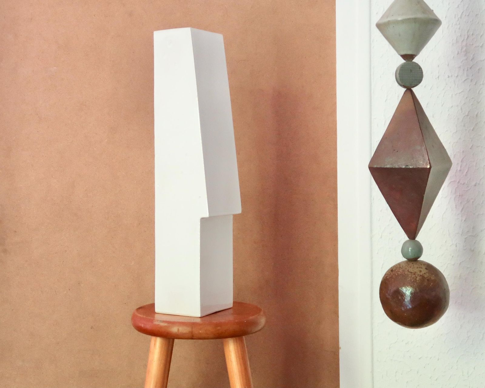 Large French Minimalist White Ceramic Sculpture By Frédéric Bourdiec / White, Minimalist, Geometrical Shapes, Architecture, Architect