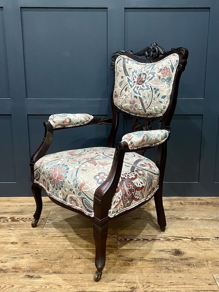 A Pair Of English Victorian Open Sided Armchairs photo vinterior