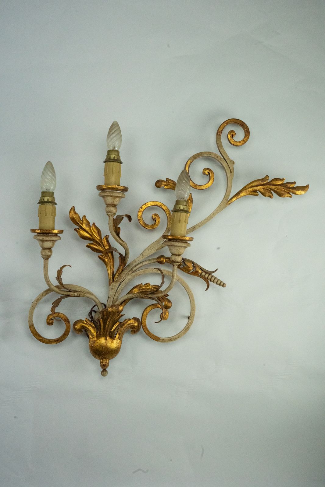 Pair Of Large Floral Wall Lamps In Gilded And Lacquered Metal. Italy 1960s photo vintage