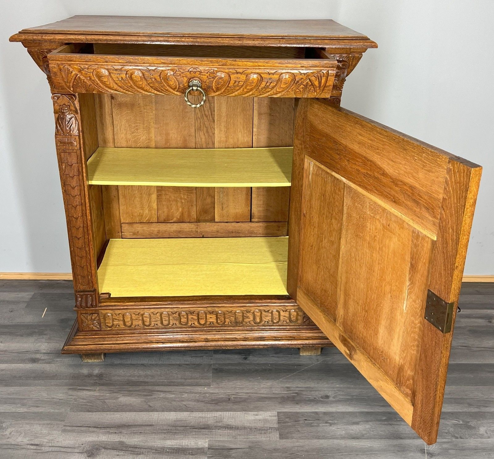 photo vintage Cabinet Antique French Oak Carved Lion Mask Detail Cupboard With Key Lot 4053