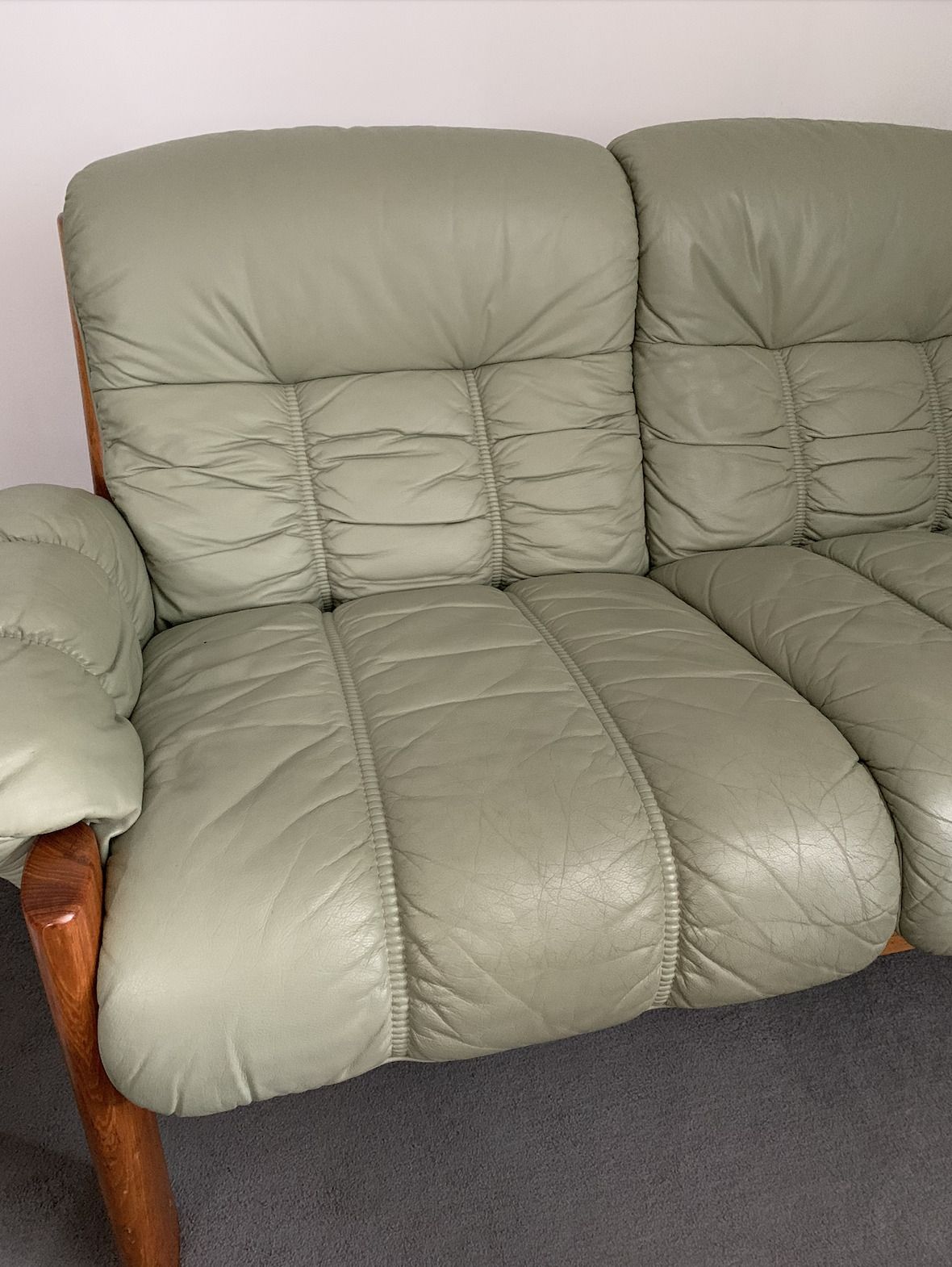 1980s Norwegian Mid Century Ekornes ‘Montana’ Solid Teak And Leather Two Seater photo vinterior