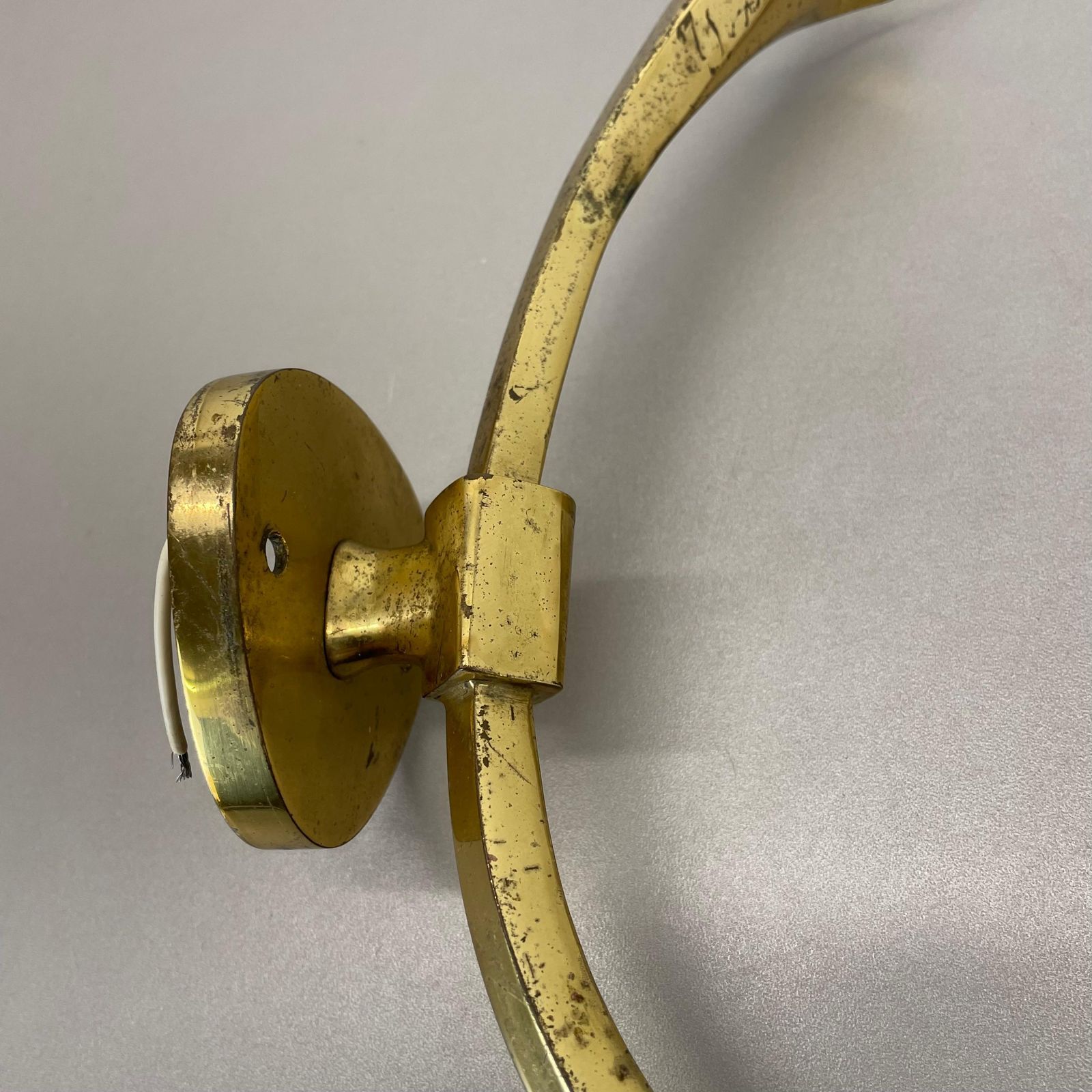 879.0 Rare Minimalist 41cm Brass Stilnovo Style Theatre Wall Light Sconce, Italy 1950s photo