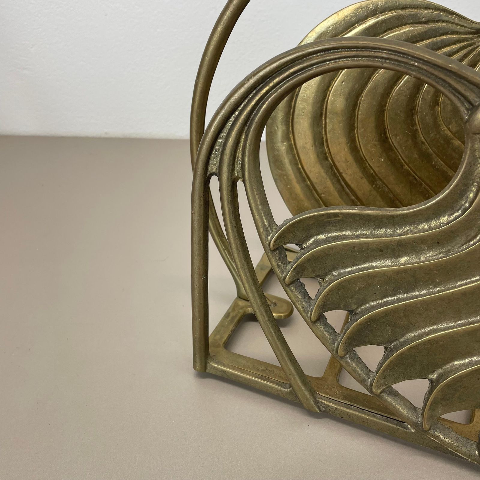 Hollywood Regency 4.8kg Brutalist Solid Brass Magazine Holder Stand, Italy 1970s photo buy