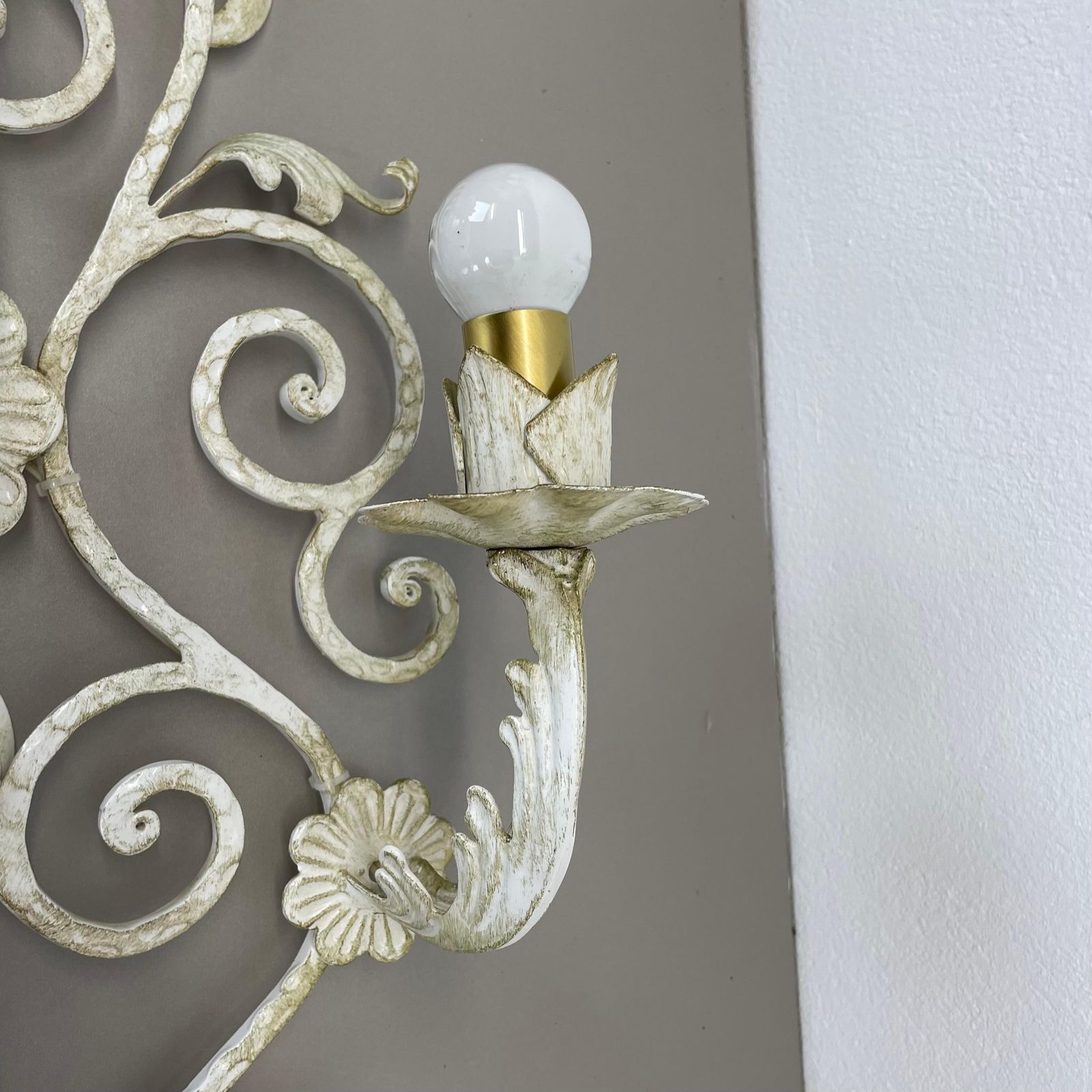 1 Of 3 Xxl 73cm White Metal Florentiner Theatre Wall Light, Italy, 1970s photo vintage