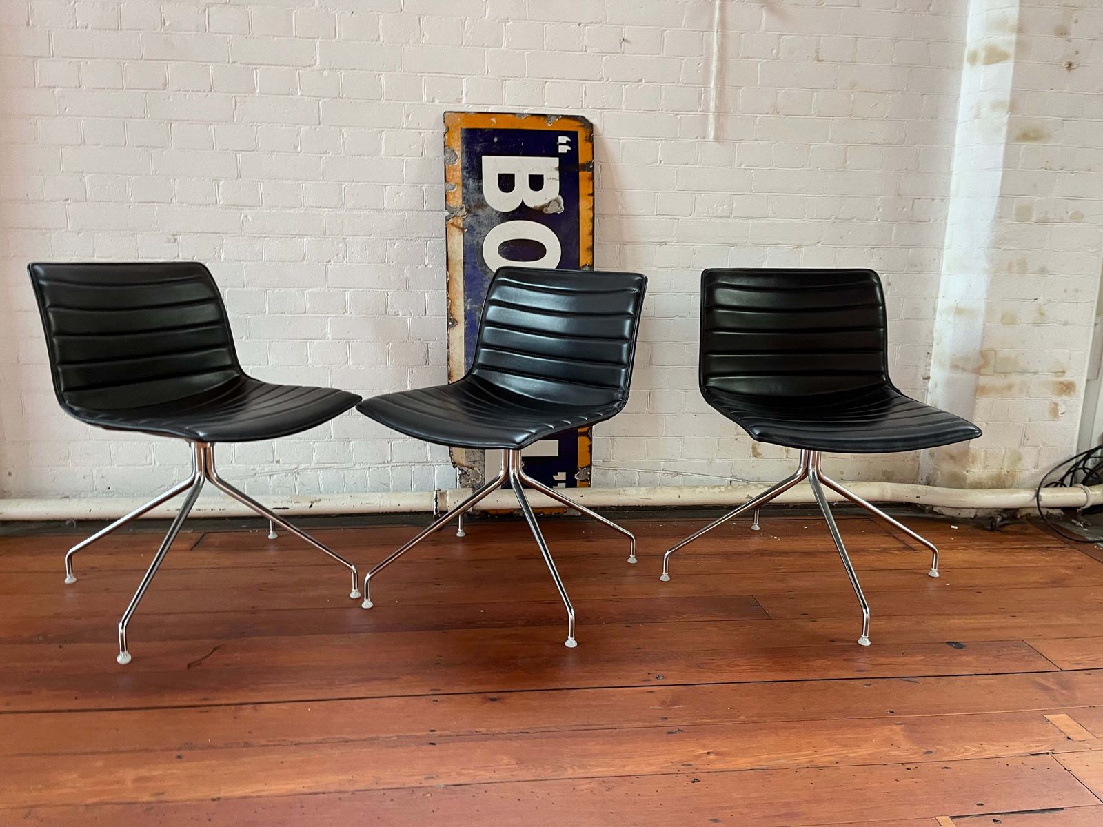 Arper Catifa 53 Chair Leather Studio : Swivel Chair photo for sale