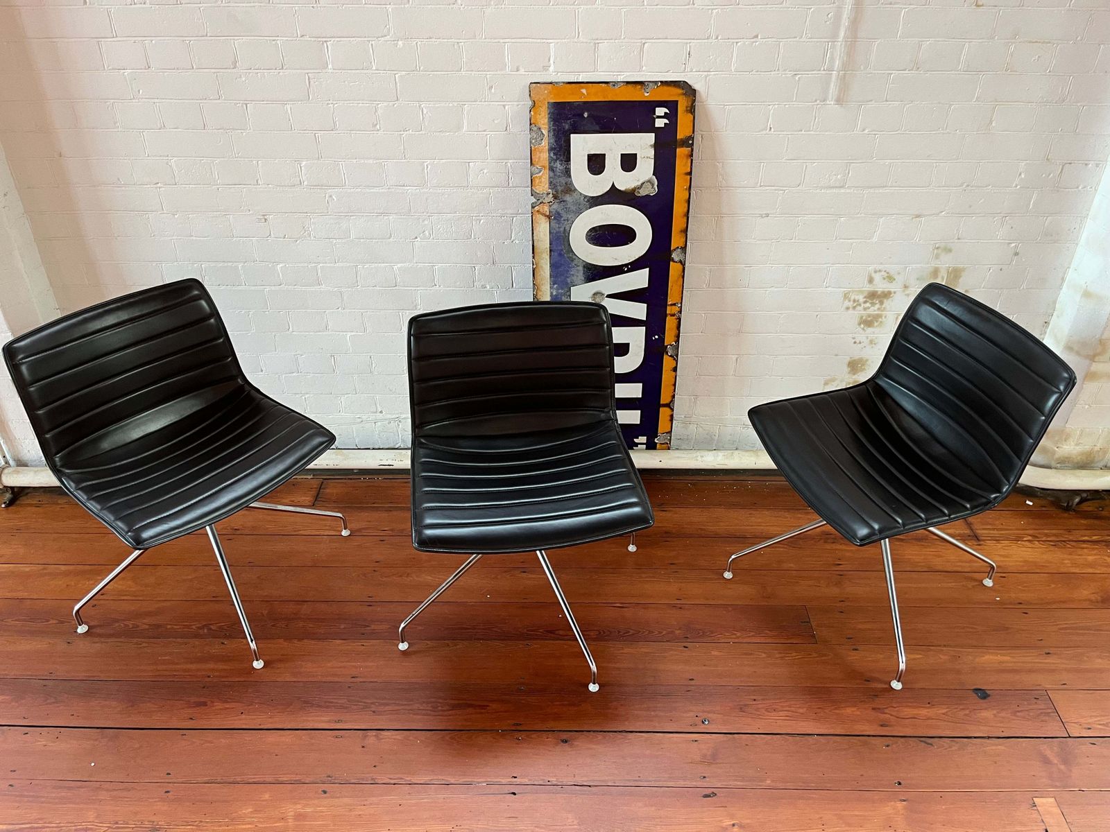 photo buy Arper Catifa 53 Chair Leather Studio : Swivel Chair