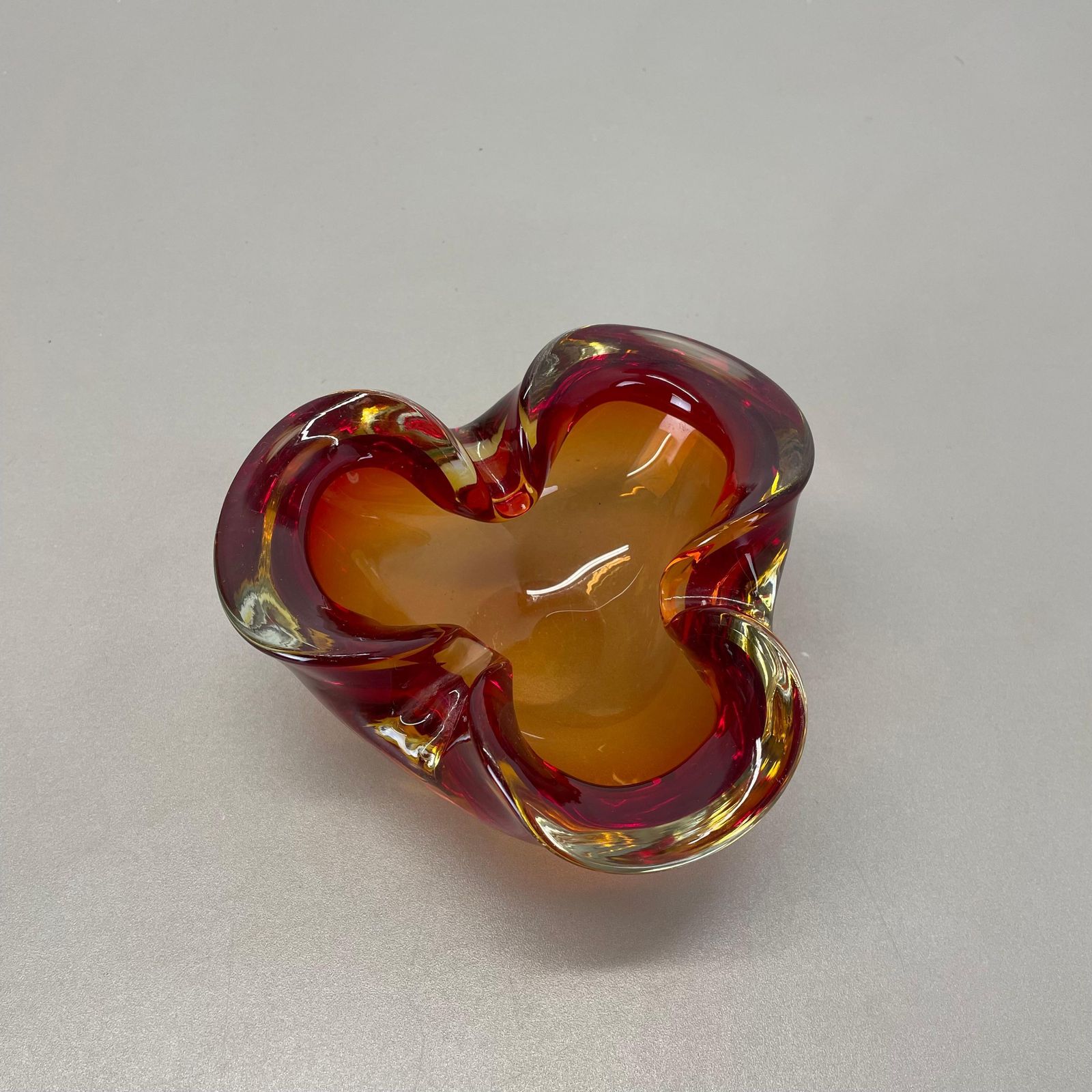 photo vintage Rare Murano Glass "Red Yellow"  Bowl Element Shell Ashtray Murano, Italy, 1970s