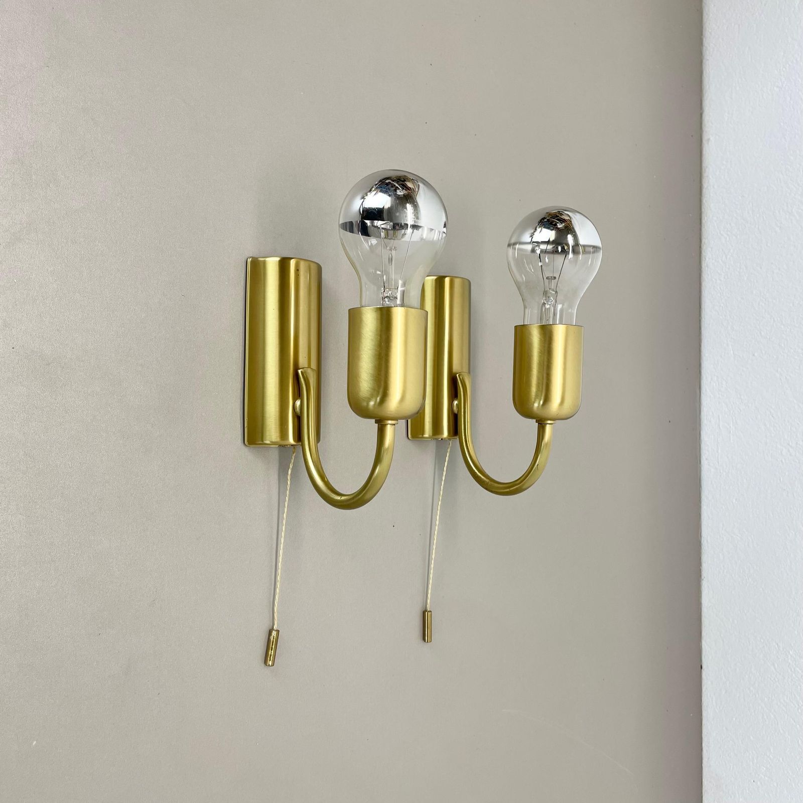 photo vinterior Set Of Two Minimalist Brass Wall Lights Sconces, Italy 1970s