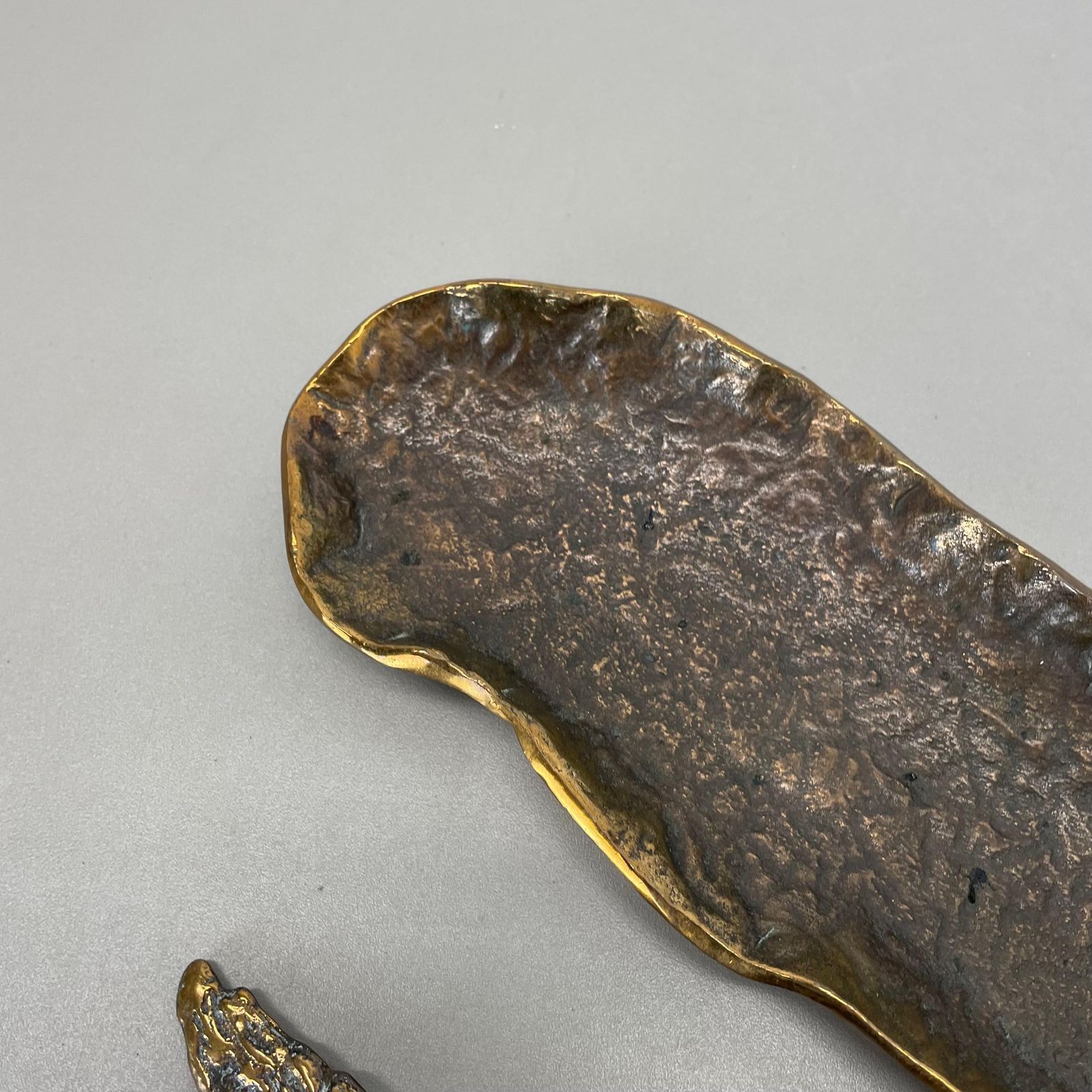 photo furniture Bronze Desk Shell Plate And Letter Opener Auböck Hagenauer Era, Germany, 1970s
