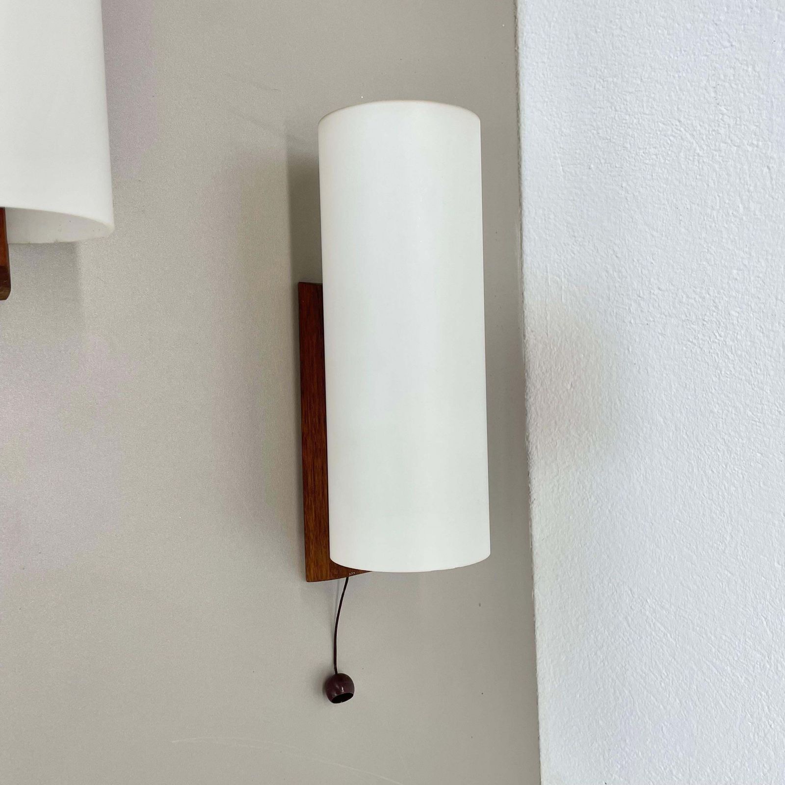 photo vinterior Set Of 3 Minimalist Satin White Glass And Teak Wall Light, Denmark, 1960s