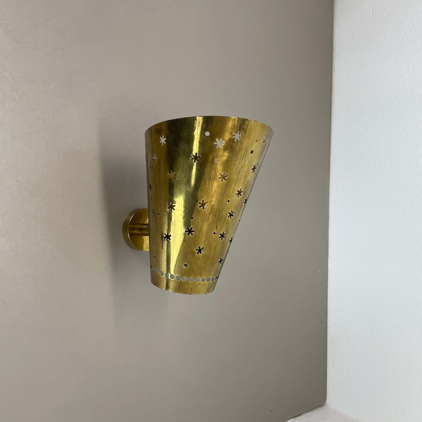Rare Minimalist Brass "Stars" Theatre Wall Light By Stilnovo Attrib. Italy 1950s photo furniture