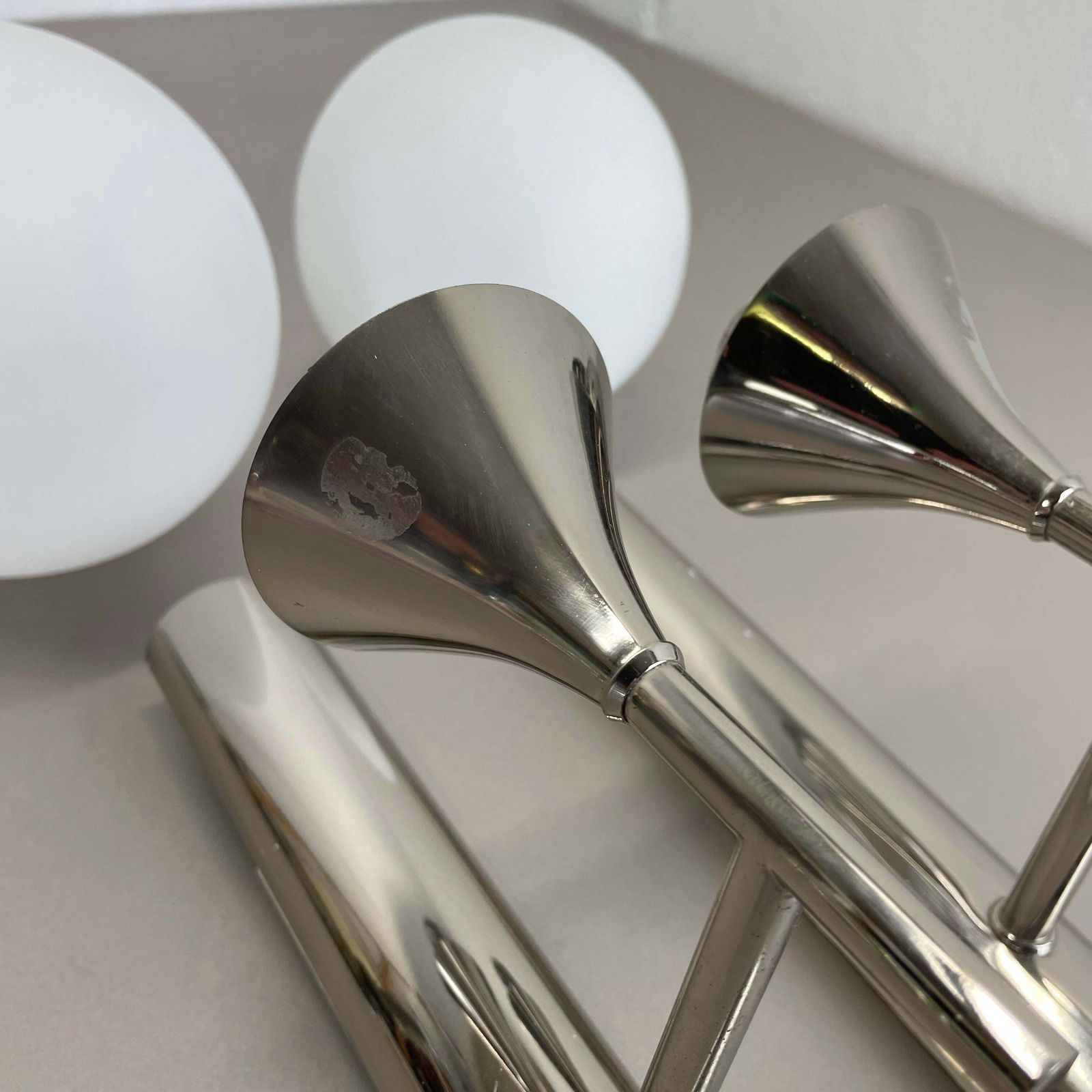 photo vinterior Set Of 2 Chrome Tube "Ball" Wall Lights By Gaetano Sciolari Attrib. Italy 1970s