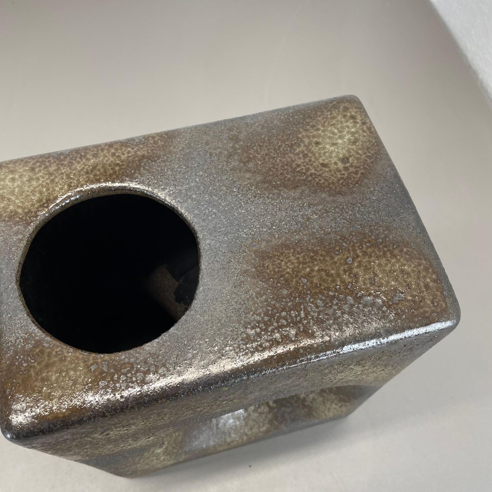 photo vinterior Xxl 25cm Brutalist Cubic "Hole" Vase By Piet Vest Ceramics, Netherlands, 1970
