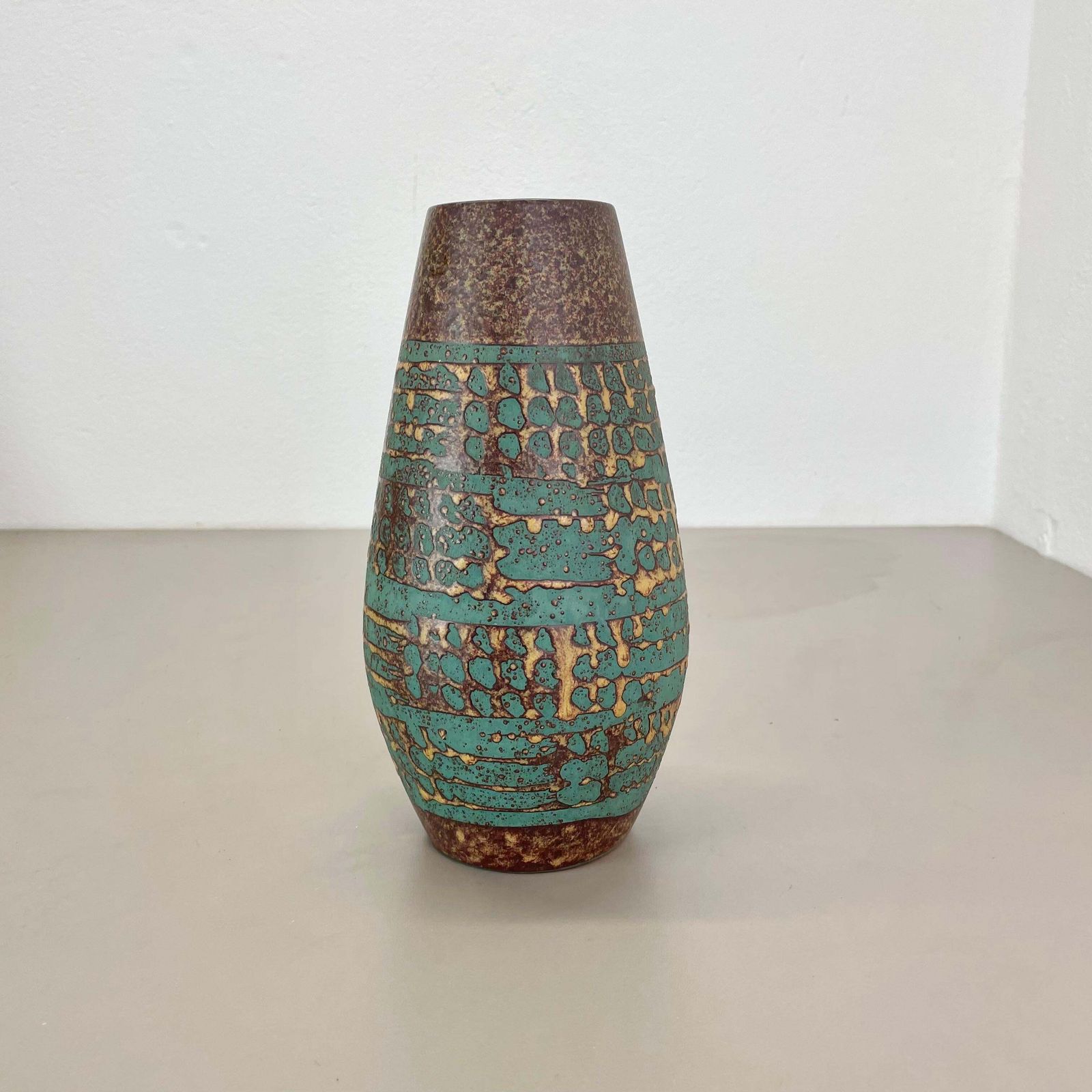 Large 25cm Ceramic Brutalist Vase Fat Lava Carstens Tönnieshof, Germany, 1970s photo furniture