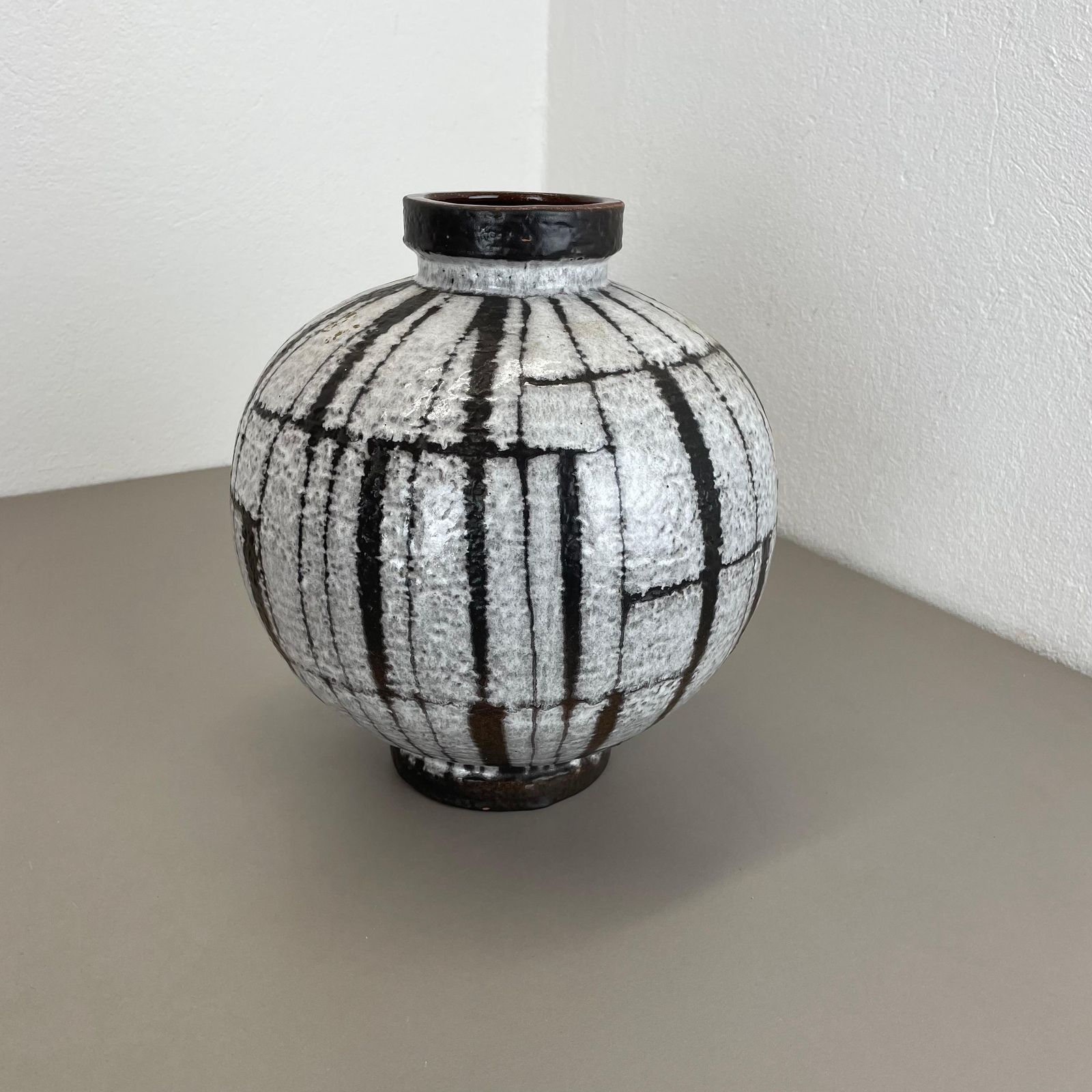 Large 30cm Ceramic Brutalist Vase Fat Lava Carstens Tönnieshof, Germany, 1970s photo 619.0