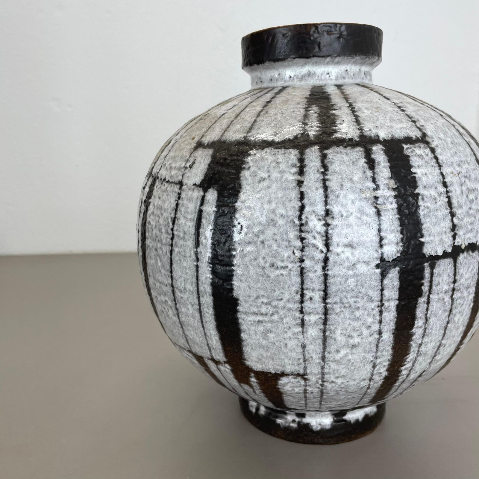 photo vintage Large 30cm Ceramic Brutalist Vase Fat Lava Carstens Tönnieshof, Germany, 1970s