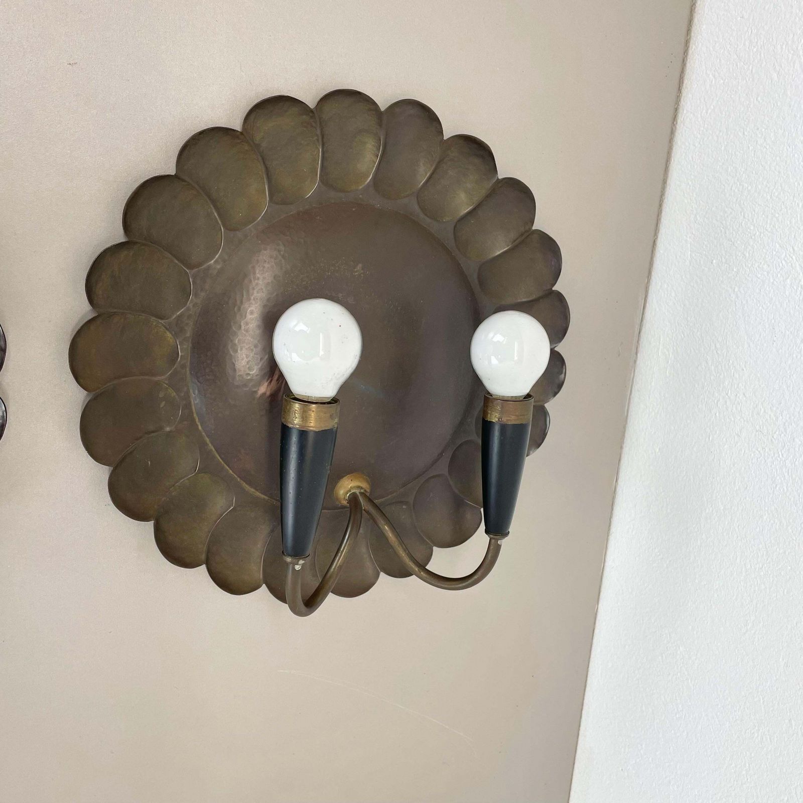 2212.0 Set Of 2 Brass 31cm Gio Ponti Style Theatre Wall Light Sconces, Italy, 1950s photo