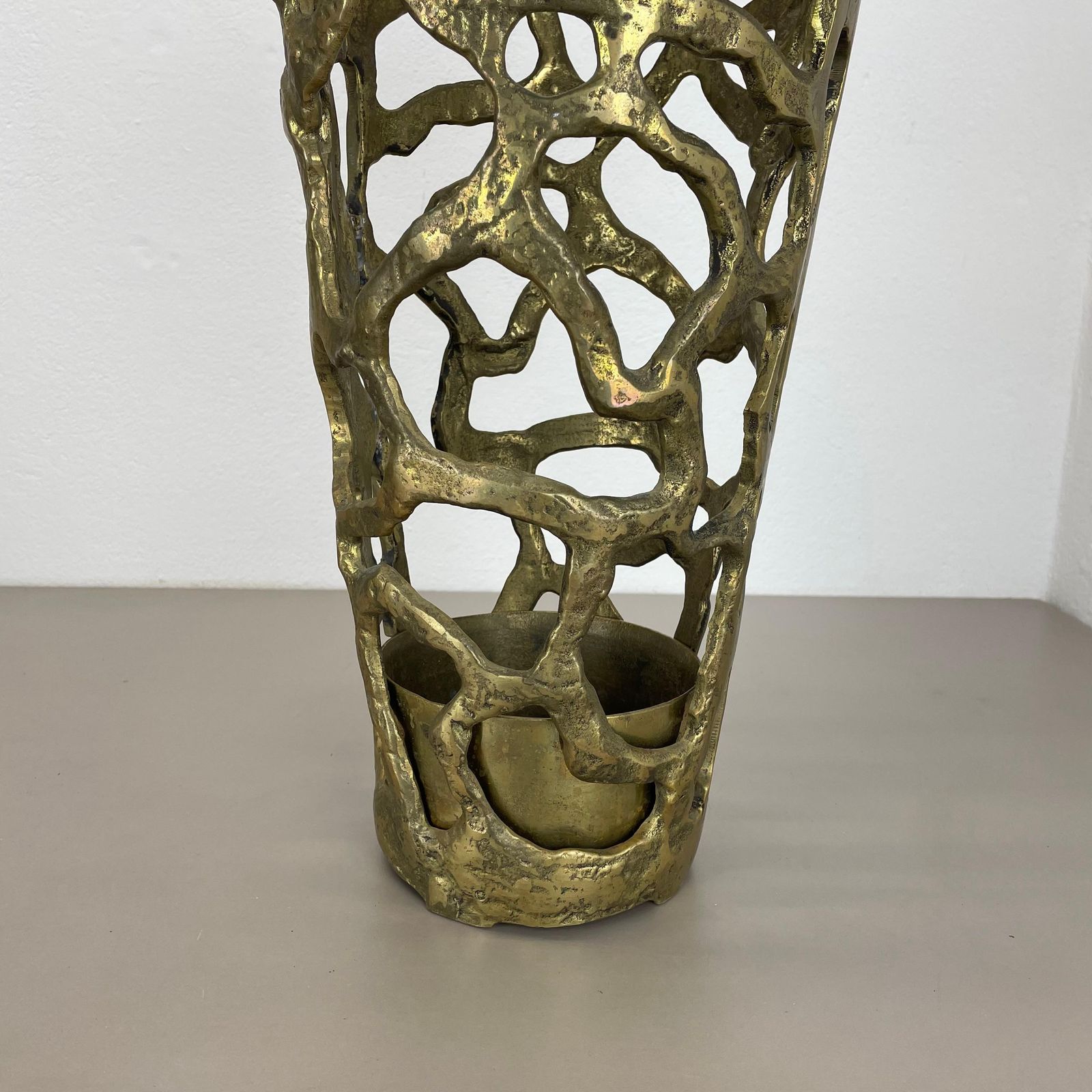 photo vinterior Hollywood Regency Solid 11kg Brutalist Brass Umbrella Stand, Italy, 1970s