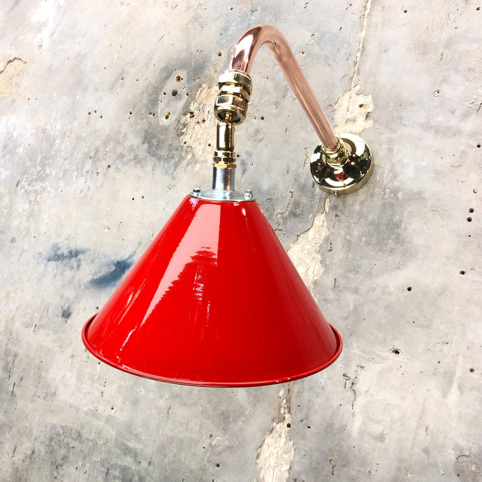 photo vintage 1980 British Army Lamp Shade In Red With Copper Cantilever Wall Lamp Edison Bulb