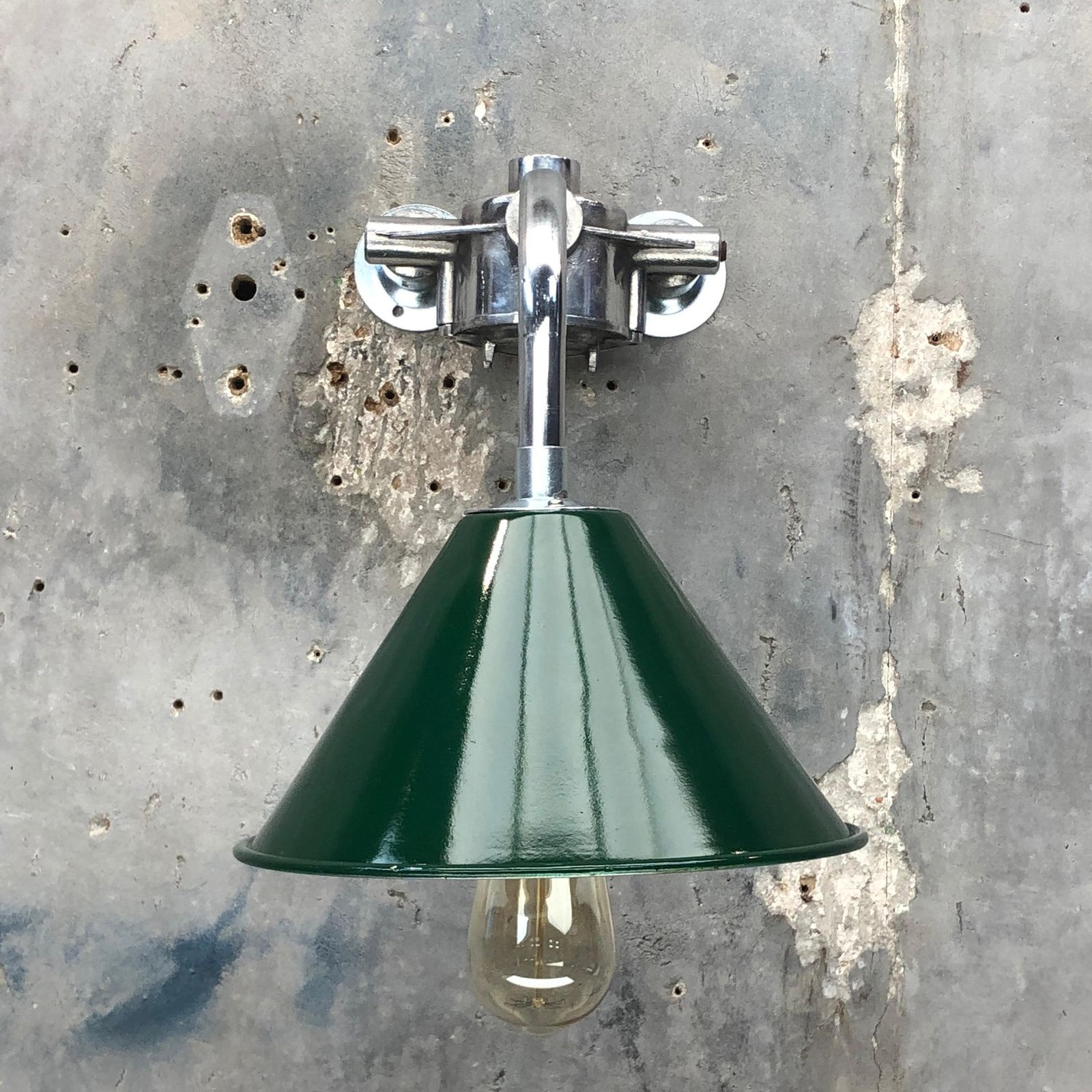 347.0 1980s Ex British Army Lamp Shade And Galvanized Steel Short Reach Cantilever photo