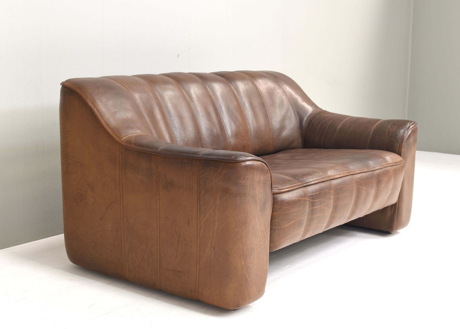 De Sede Ds 44 Two Seat Sofa In Tan Buffalo Leather – Switzerland, 1970s photo vinterior