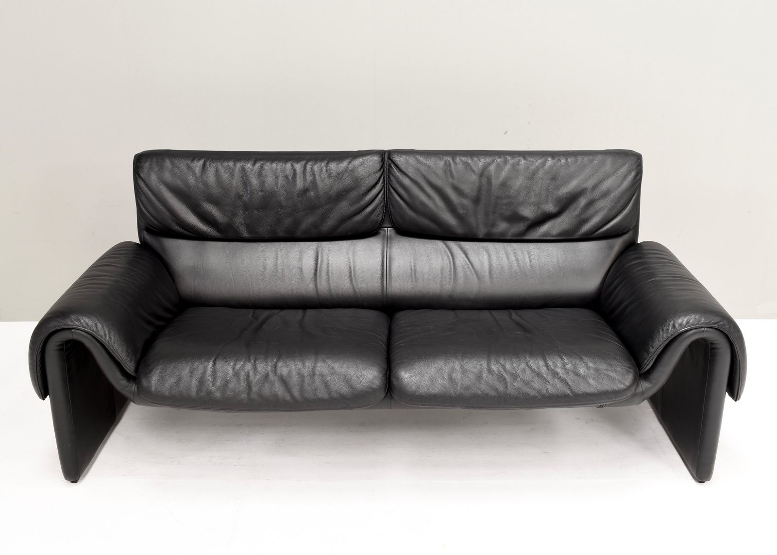 De Sede Ds 2011 Two Seat Sofa In Black Leather, Switzerland   Circa 1980 90 photo vinterior