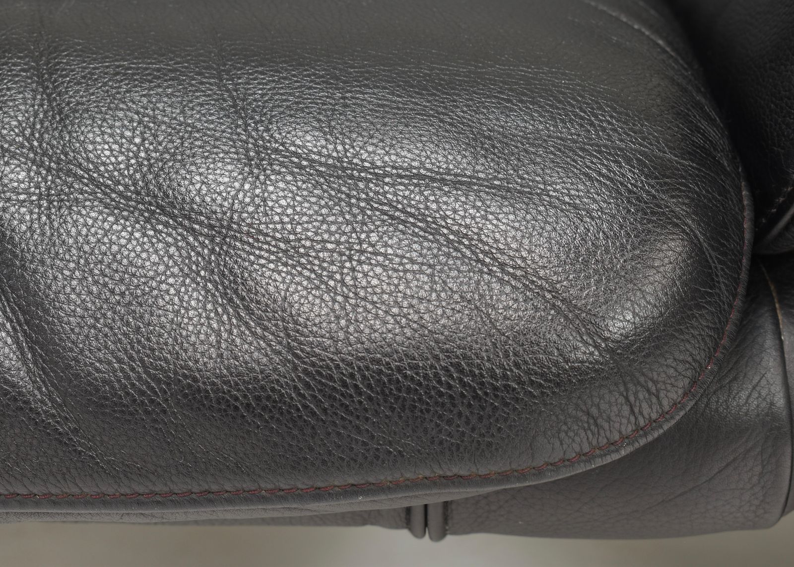 2499.0 De Sede Ds 2011 Two Seat Sofa In Black Leather, Switzerland   Circa 1980 90 photo