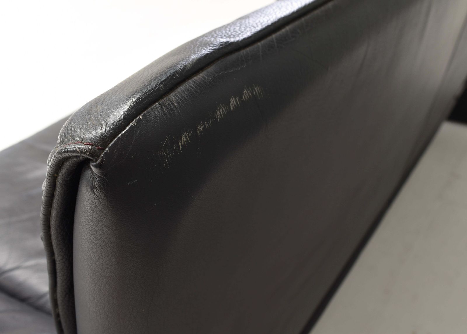 photo vintage De Sede Ds 2011 Two Seat Sofa In Black Leather, Switzerland   Circa 1980 90