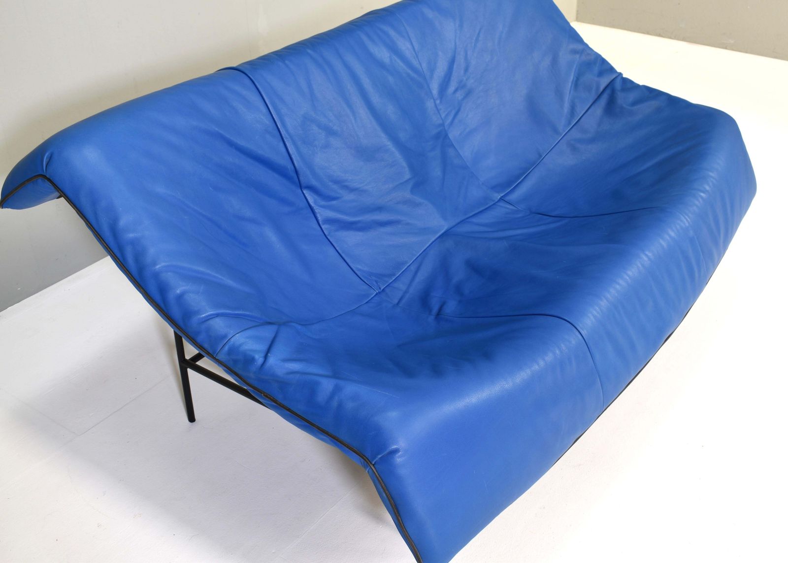 Butterfly Sofa In Leather By Gerard Van Den Berg For Montis, Netherlands, 1980's photo vintage