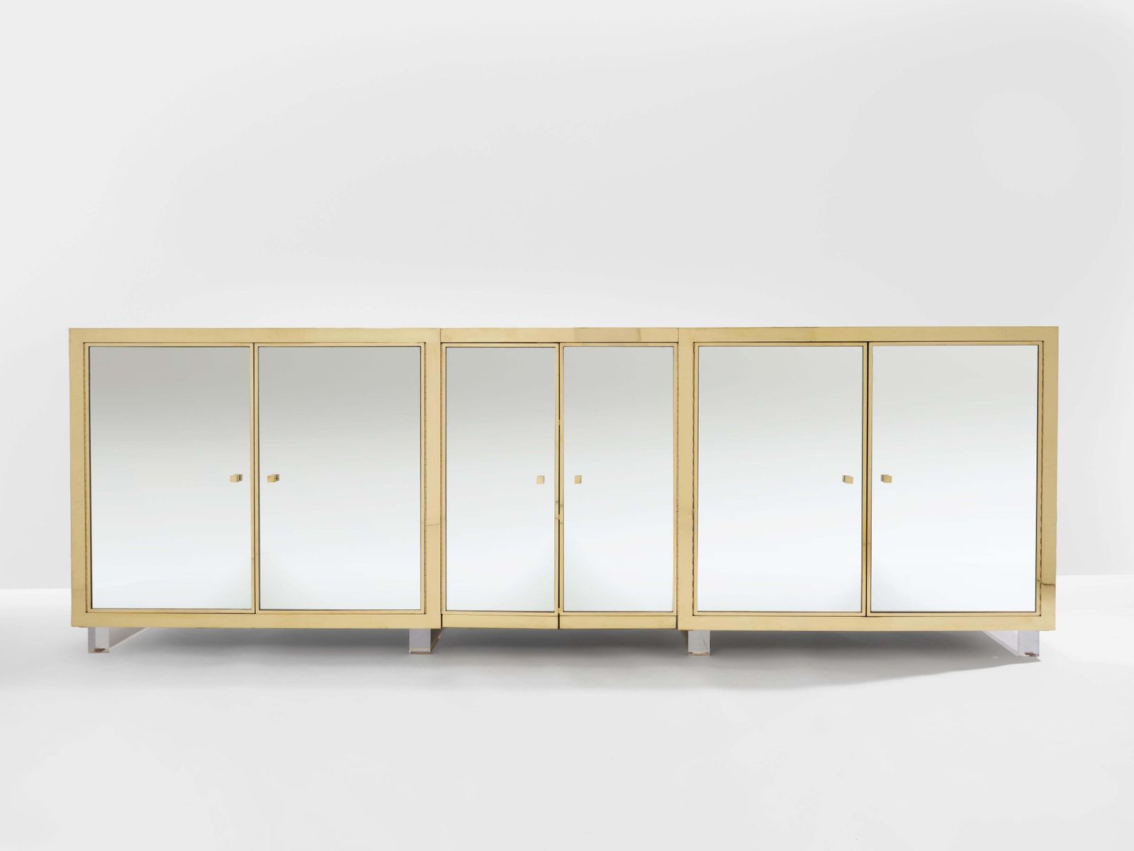 Mobilier Enfilade Michel Pigneres en laiton, miroirs et pieds en lucite, années 1970 photo