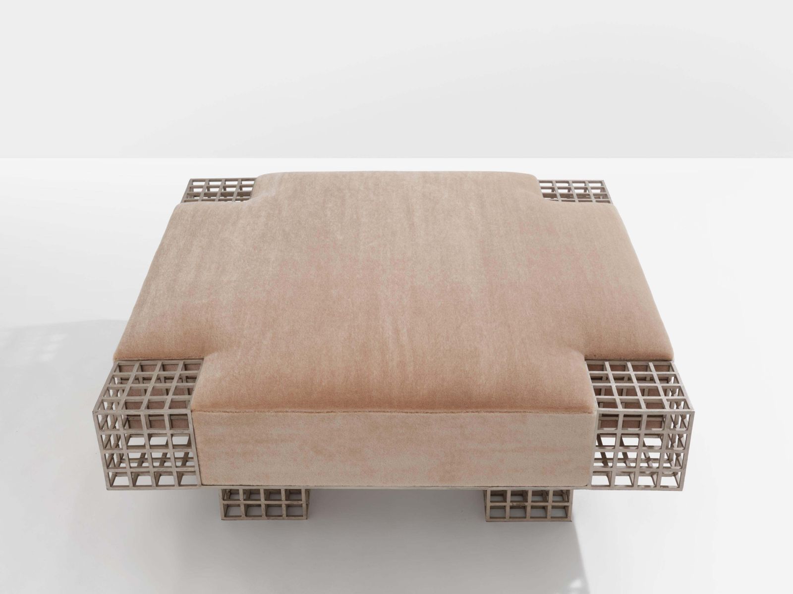 Grand pouf-banquette par Carla Sozzani en velours mohair, Milan, années 1990 photo furniture