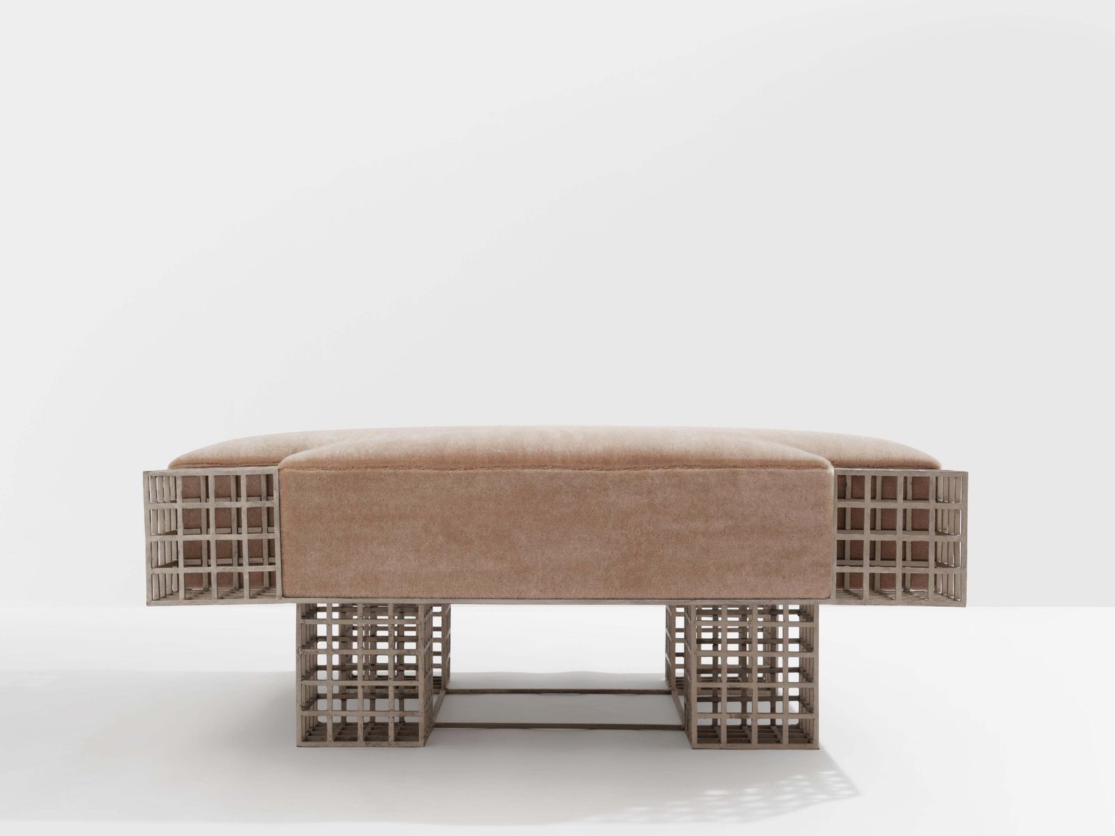 Grand pouf-banquette par Carla Sozzani en velours mohair, Milan, années 1990 photo 20847.0