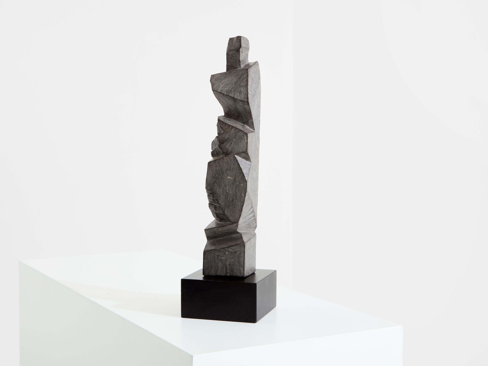 Sculpture totem brutaliste en pierre de Figueras, Sébastien Touret, vers 2010 photo for sale