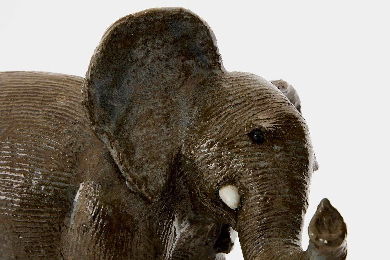 Paire de sculptures d'éléphants en grès émaillé par Valérie Courtet, vers 2010 photo vinterior
