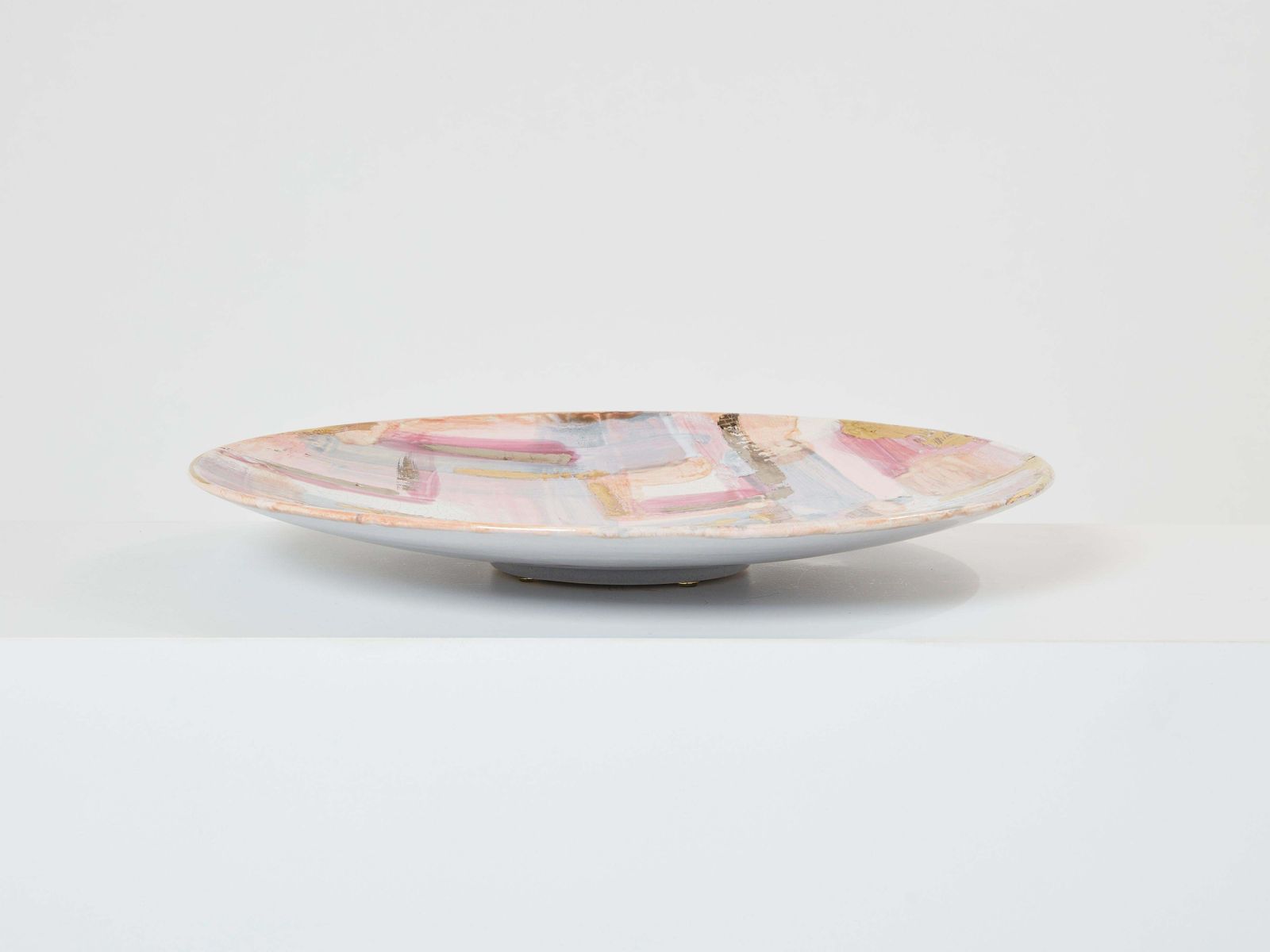 Grand plat de présentation en céramique émaillée dorée Les Héritiers, 1990 photo vinterior