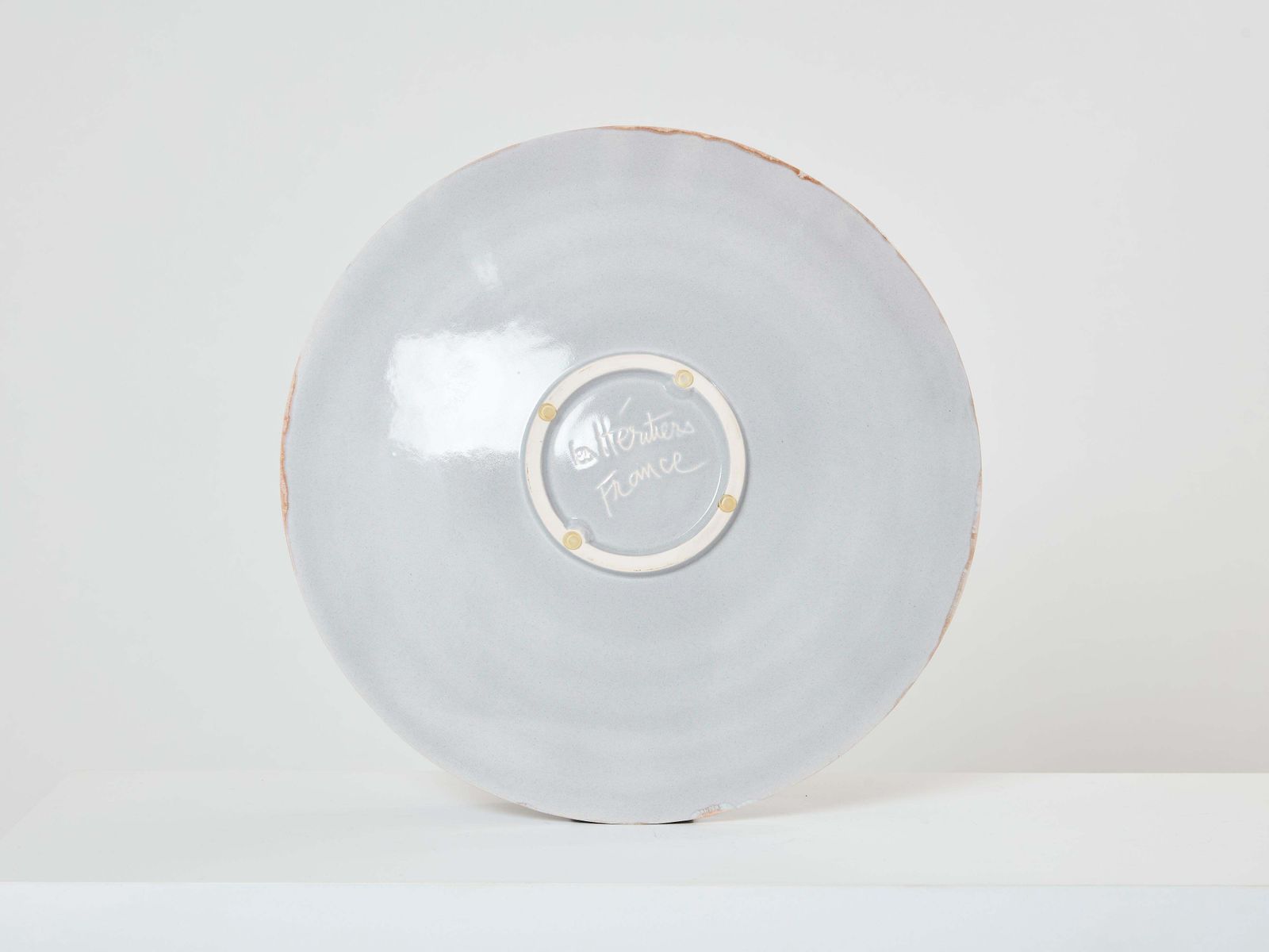 Grand plat de présentation en céramique émaillée dorée Les Héritiers, 1990 photo vintage