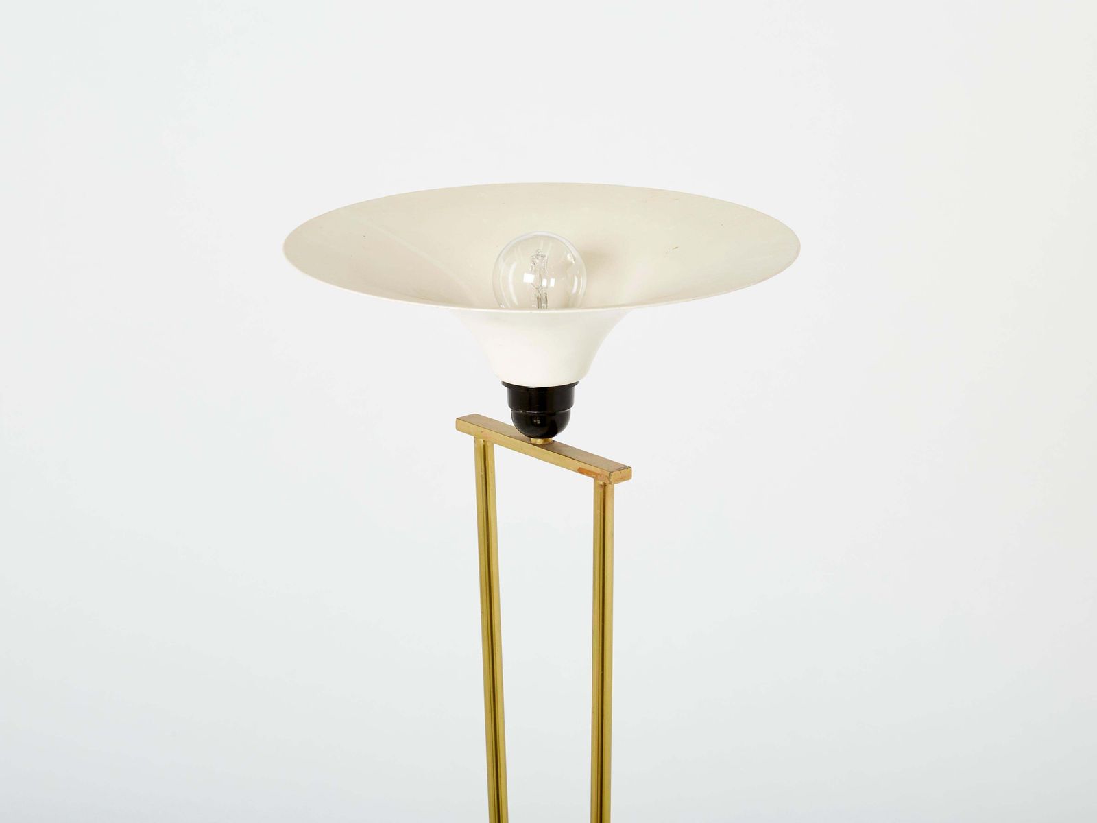 Lampadaire italien en laiton et opaline, socle en marbre, années 1960 photo vinterior