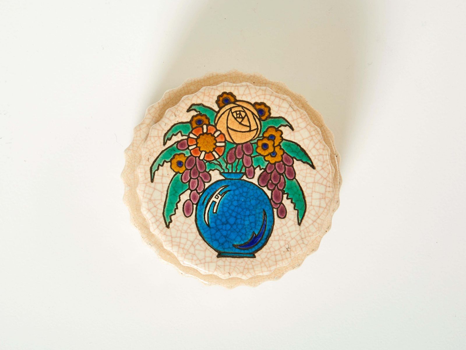 Grande boîte ronde Art déco aux fleurs crème, Emaux De Longwy, 1930 photo for sale