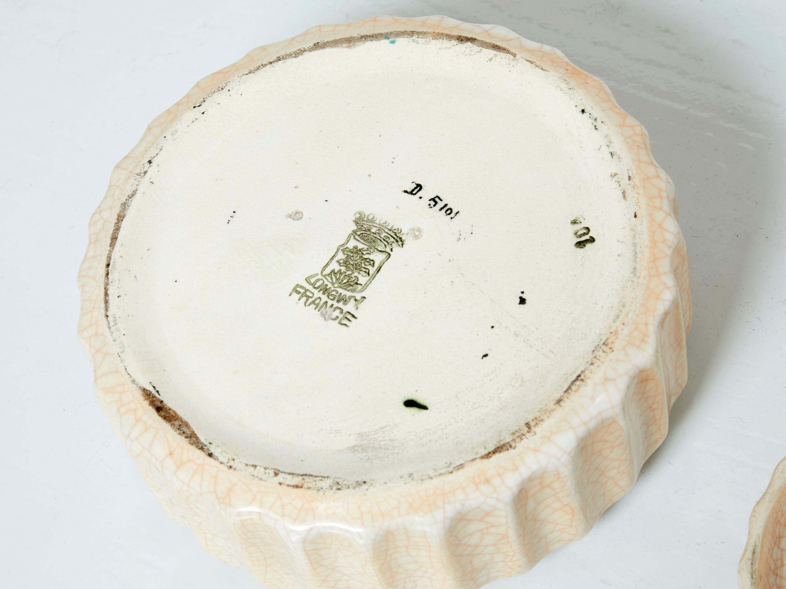 Grande boîte ronde Art déco aux fleurs crème, Emaux De Longwy, 1930 photo buy